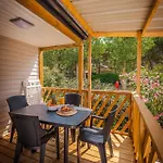 Le Roucan West 3* Vias