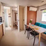 Le Roucan West 3* Vias