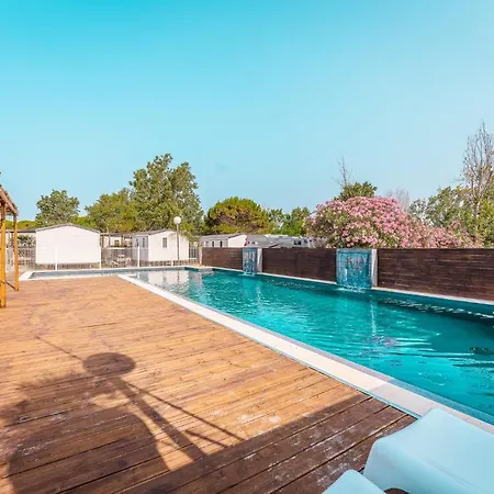 Le Roucan West Kemping Vias