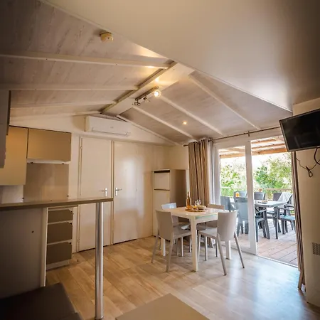 Le Roucan West 3* Vias