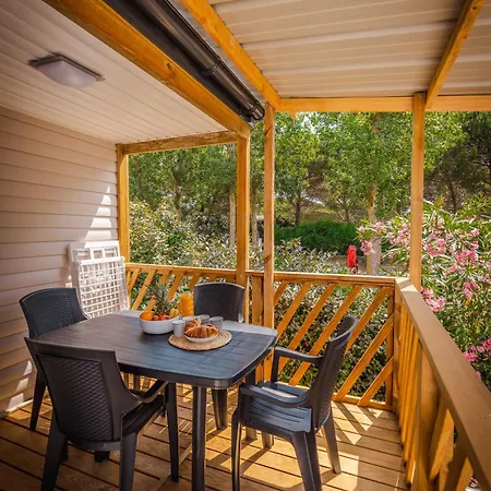 Le Roucan West 3* Vias