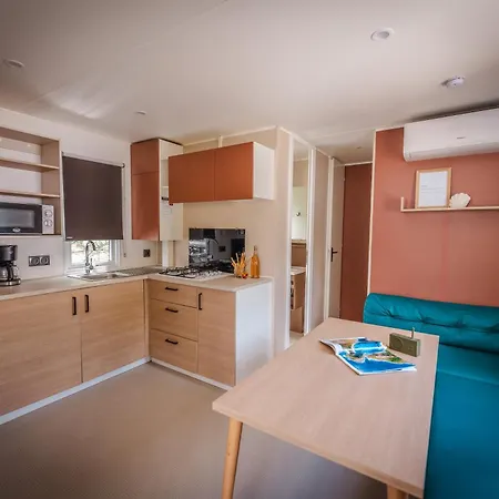 Le Roucan West Kemping Vias