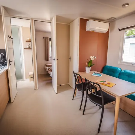 Le Roucan West 3* Vias