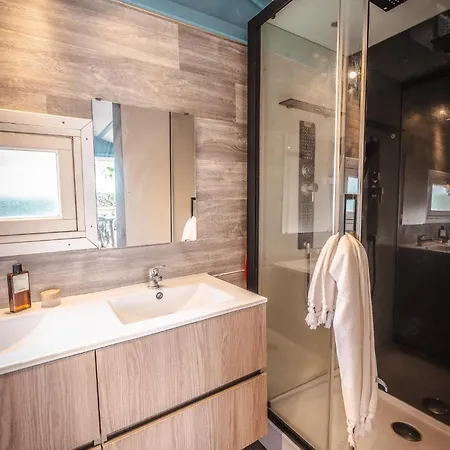 Le Roucan West 3* Vias