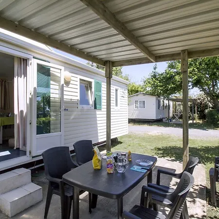 Le Roucan West 3* Vias