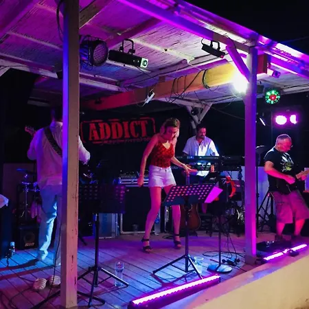 Le Roucan West Kemping Vias