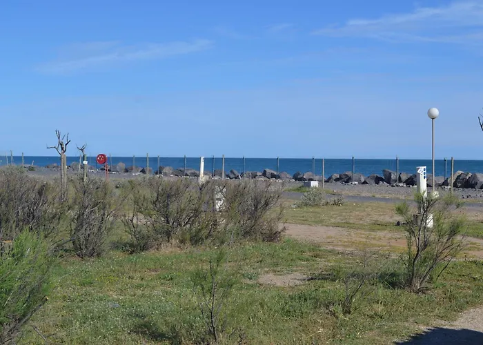 캠프장 Le Roucan West 3*