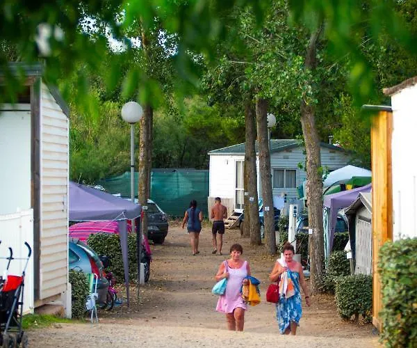 Le Roucan West 캠프장 3*